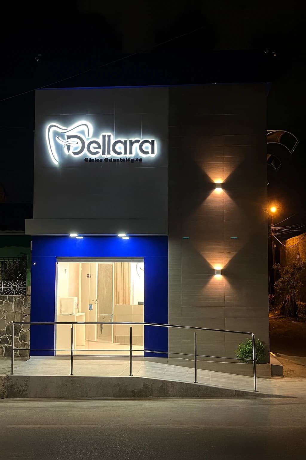 Fachada clinica Dellara